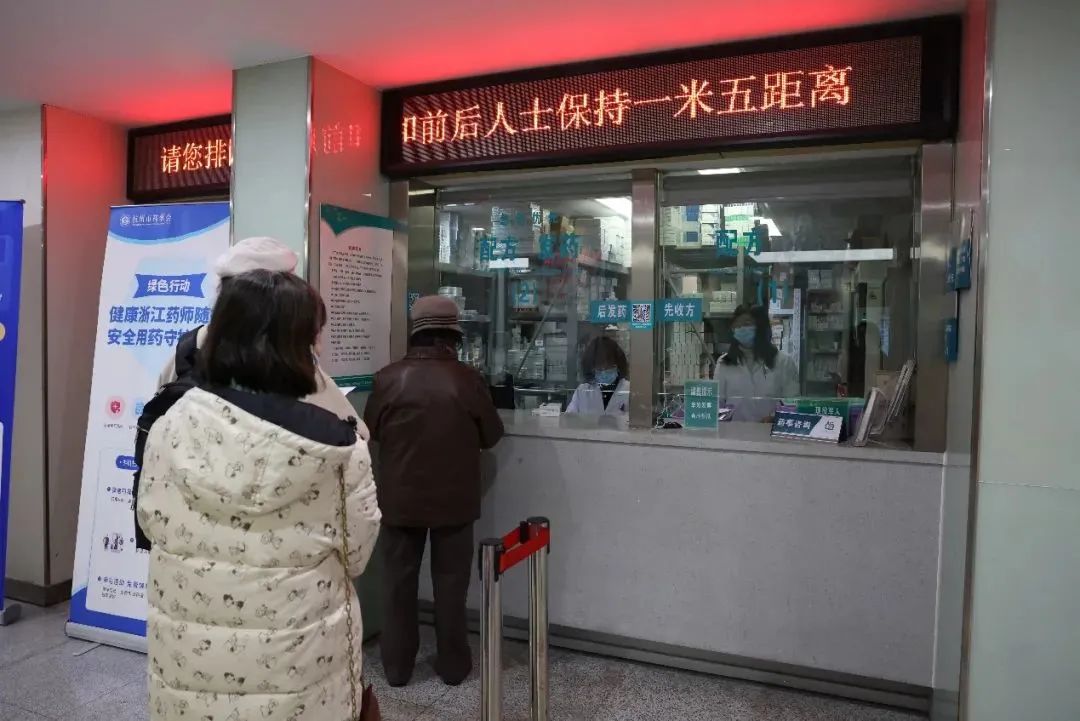 阿茲夫定片價(jià)格或?qū)⑦M(jìn)一步降低！杭州社區(qū)醫(yī)院能買到了嗎？